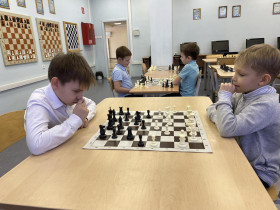 Внеурочные занятия по шахматам в школе.